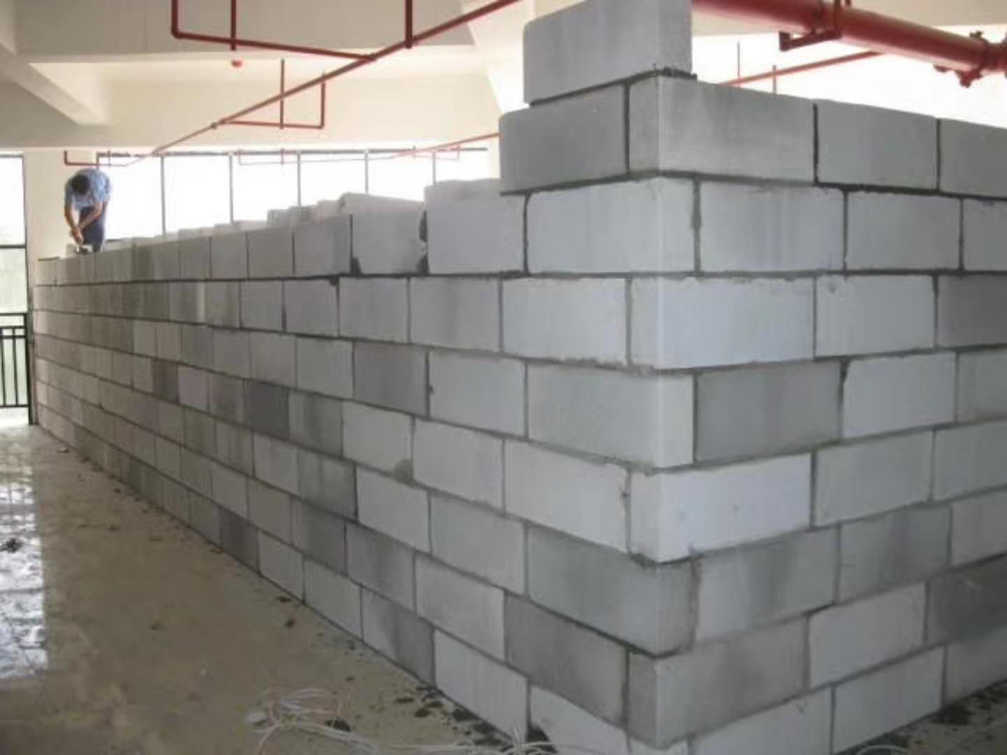 中墙蒸压加气混凝土砌块承重墙静力和抗震性能的研究